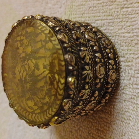 Vintage From Jerusalem Handcrafted Metal Keepsake Box, Hunter/Animal Etchings - Picture 3 of 8